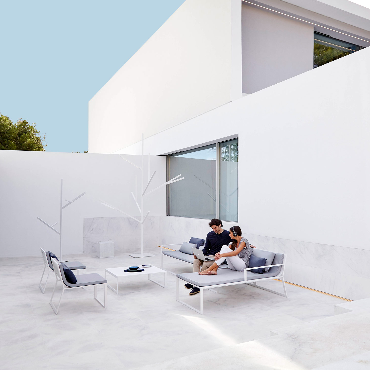 Blau luksus design møbler med modulsofa til dit udeliv fra Gitz Design og Gandia Blasco