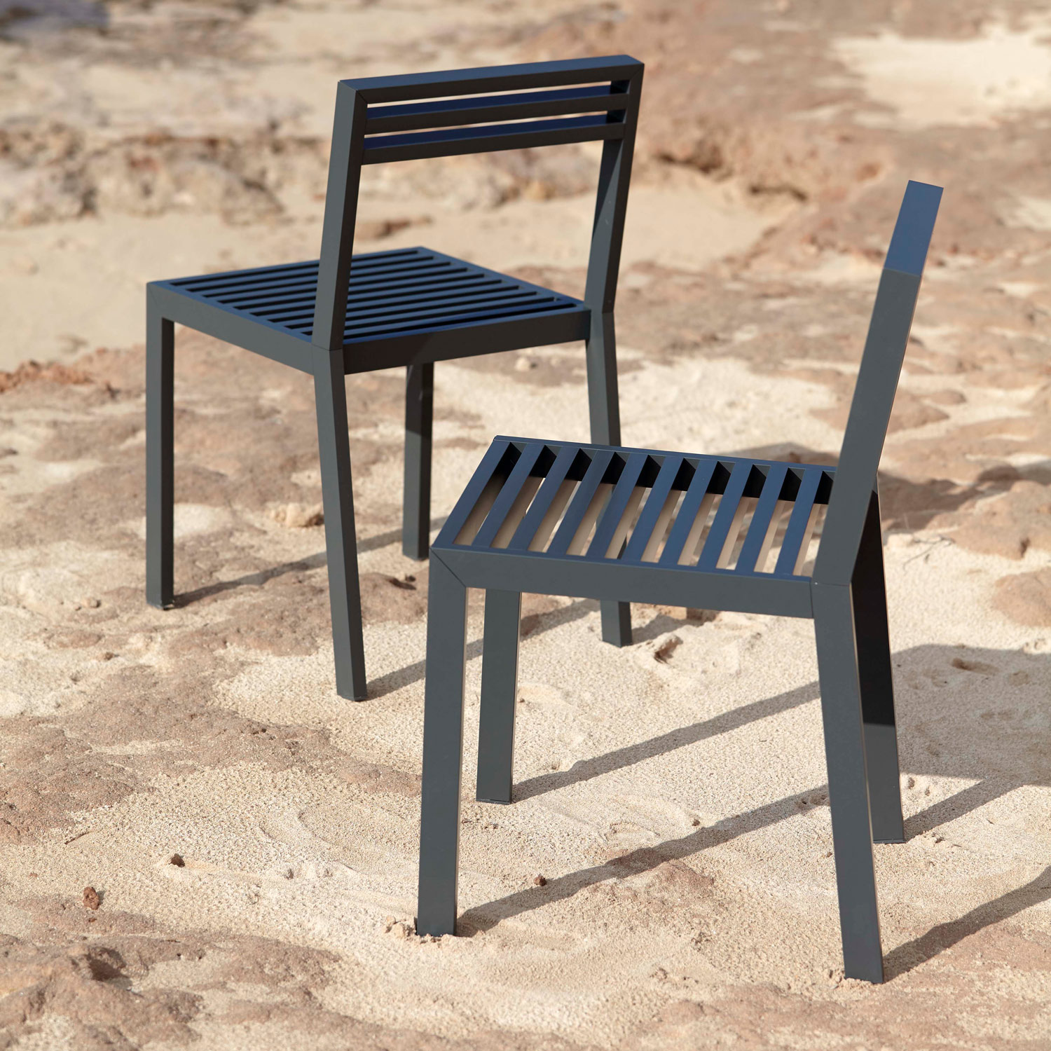 DNA luksuriøse møbler og de unikke stol i lakeret aluminium fra Gitz Design og Gandia Blasco