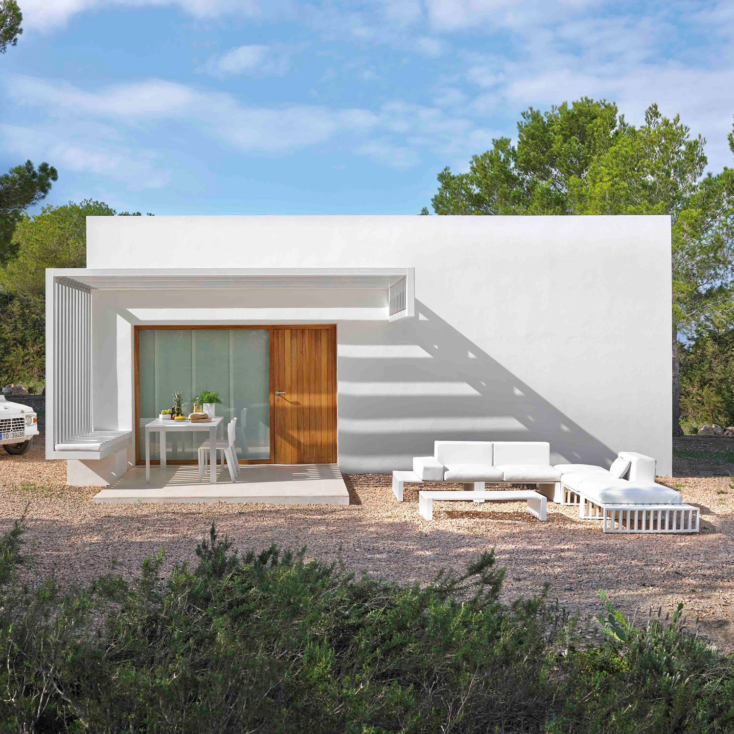 Docks modulsofa passer til den minimalistiske arkitektur i det flotteste hus fra Gitz Design og Gandia Blasco