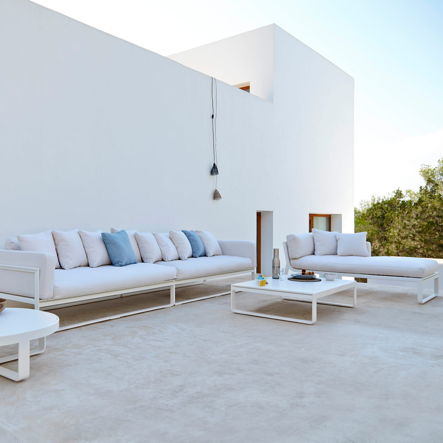 Flat loungemøbler giver den bedste indretning ude på terrassen fra Gitz Design og Gandia Blasco