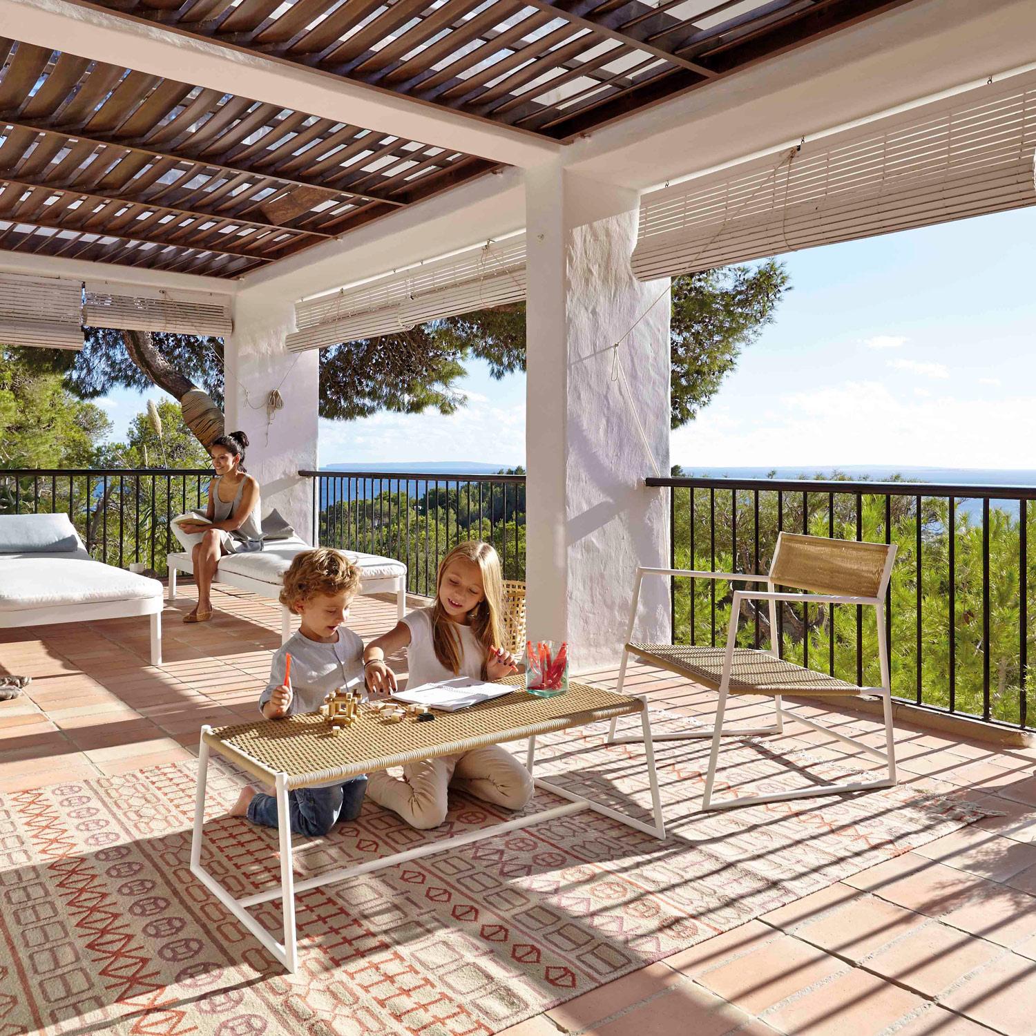 Udendørs loungemøbler der kan stå ude hele året er perfekte til terrassen fra Gitz Design og Gandia Blasco