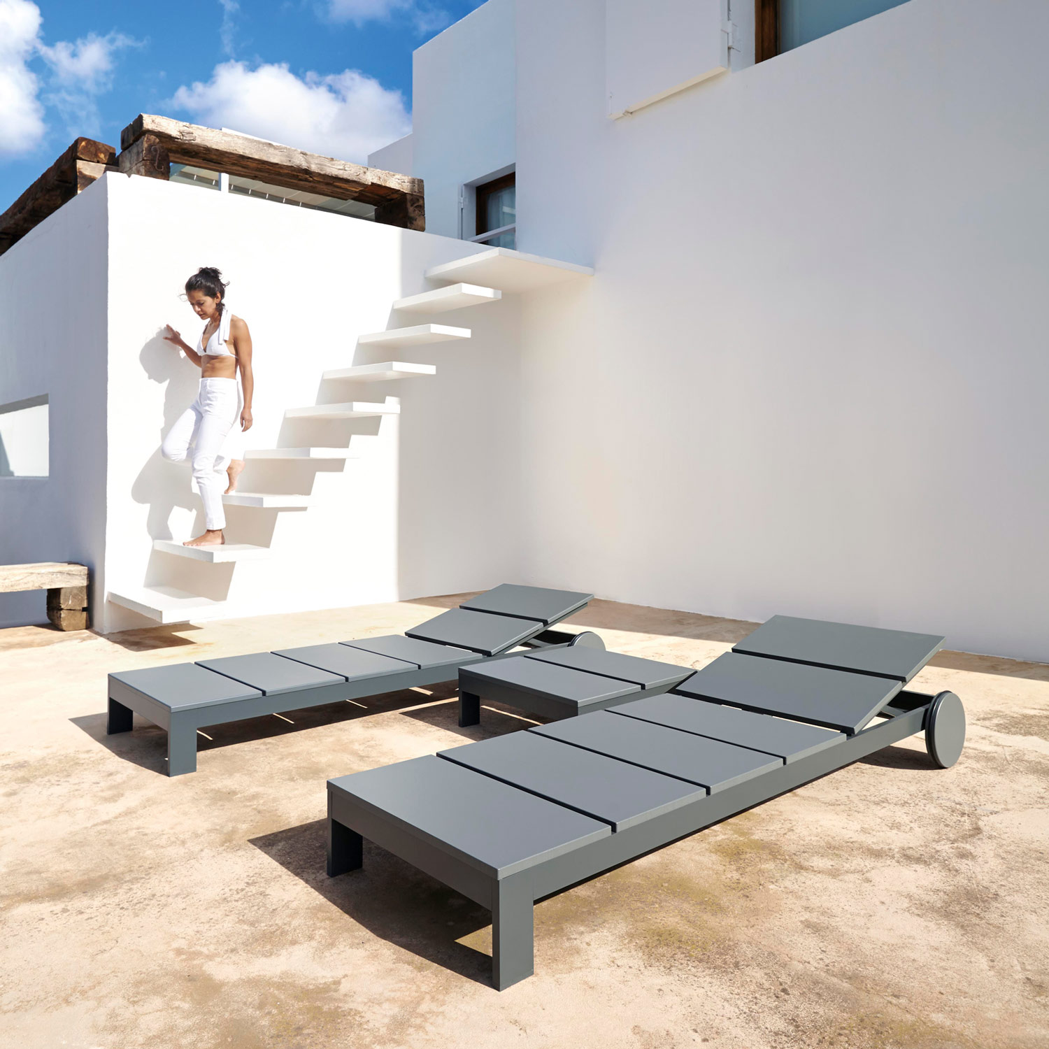 Na Xemena havemøbler loungesæt giver terrassen det mest elegante look med liggestole fra Gitz Design og Gandia Blasco