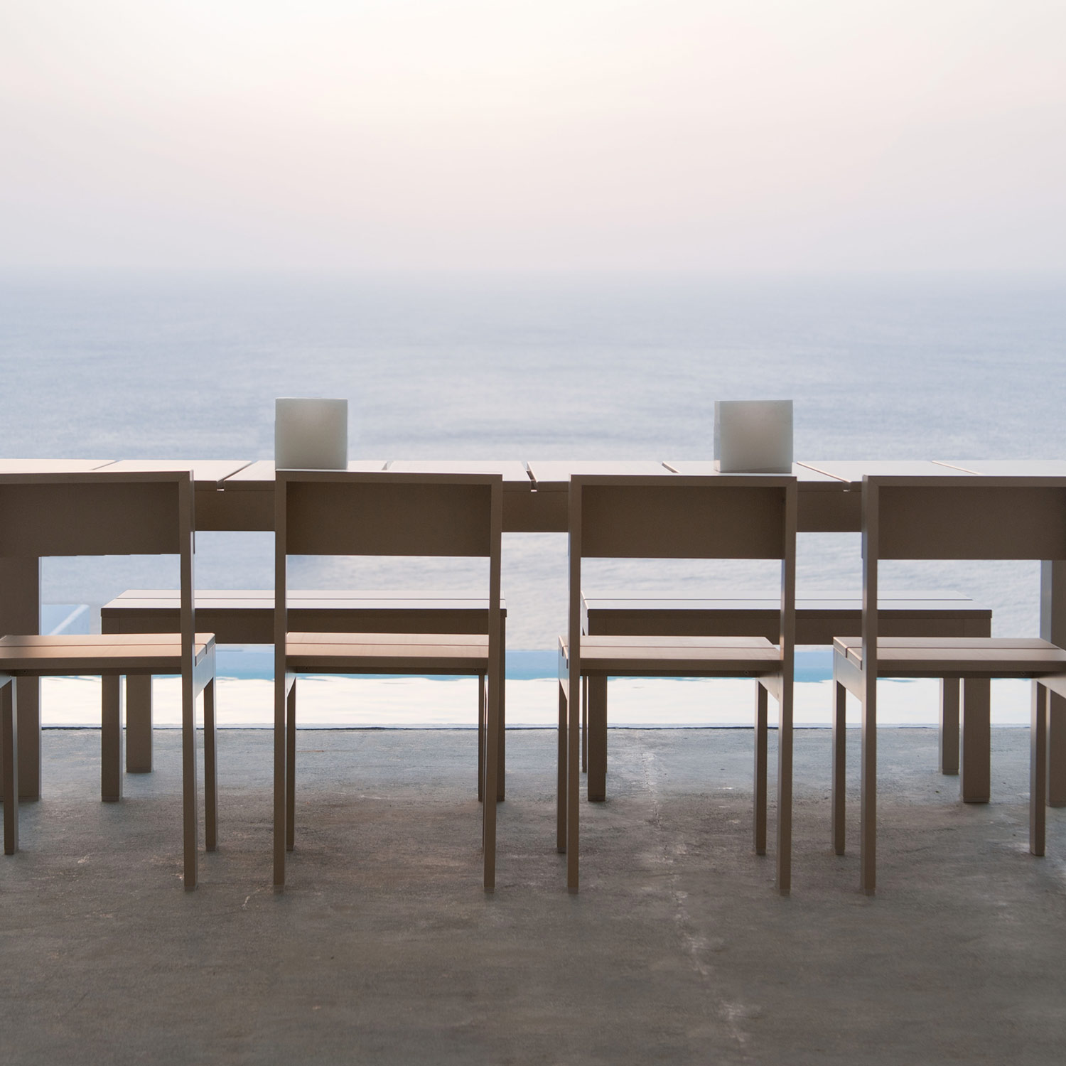 Na Xemena havemøbler loungesæt og spisebord med stol i det klassiske design fra Gitz Design og Gandia Blasco