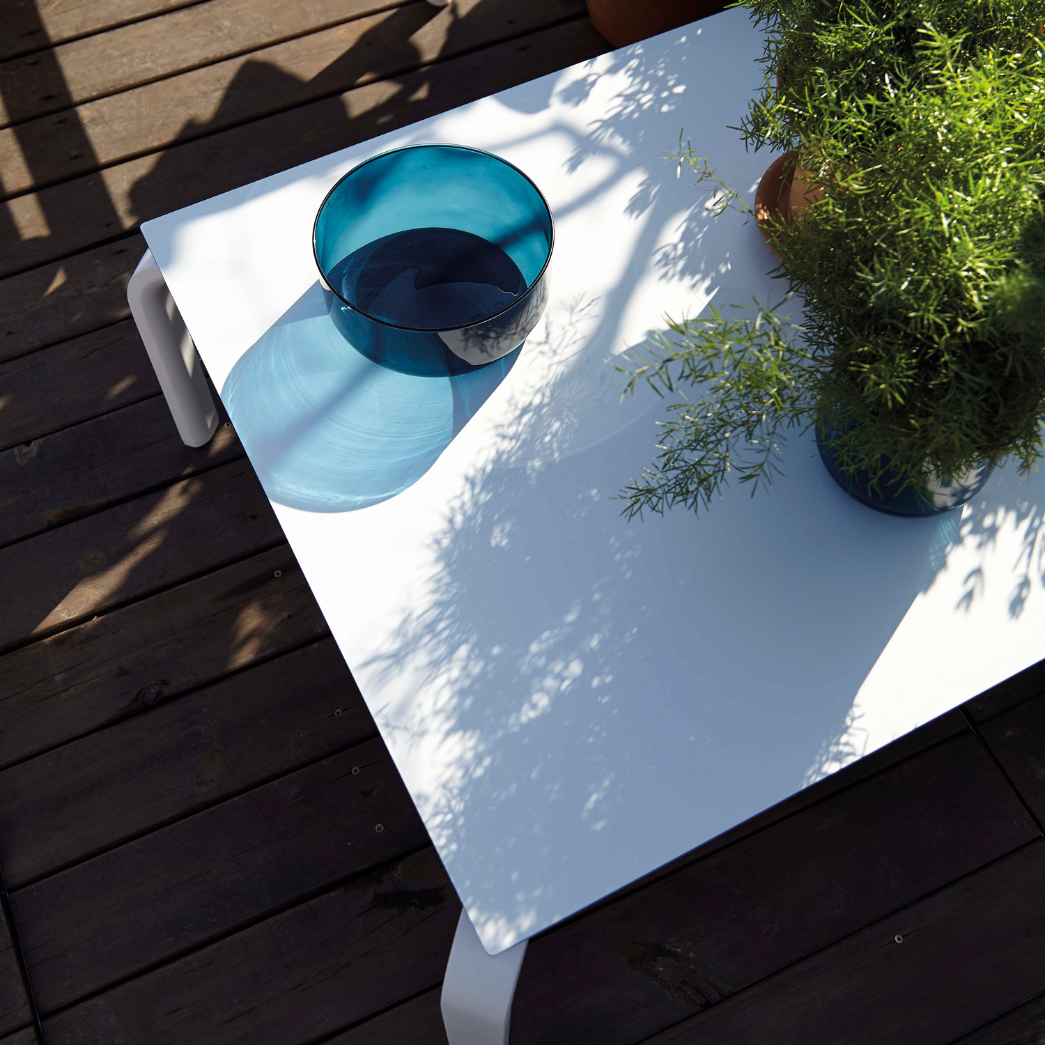 Stack eksklusive havemøbler der kan stables med bordplader i stærkt kompakt laminat fra Gitz Design og Gandia Blasco