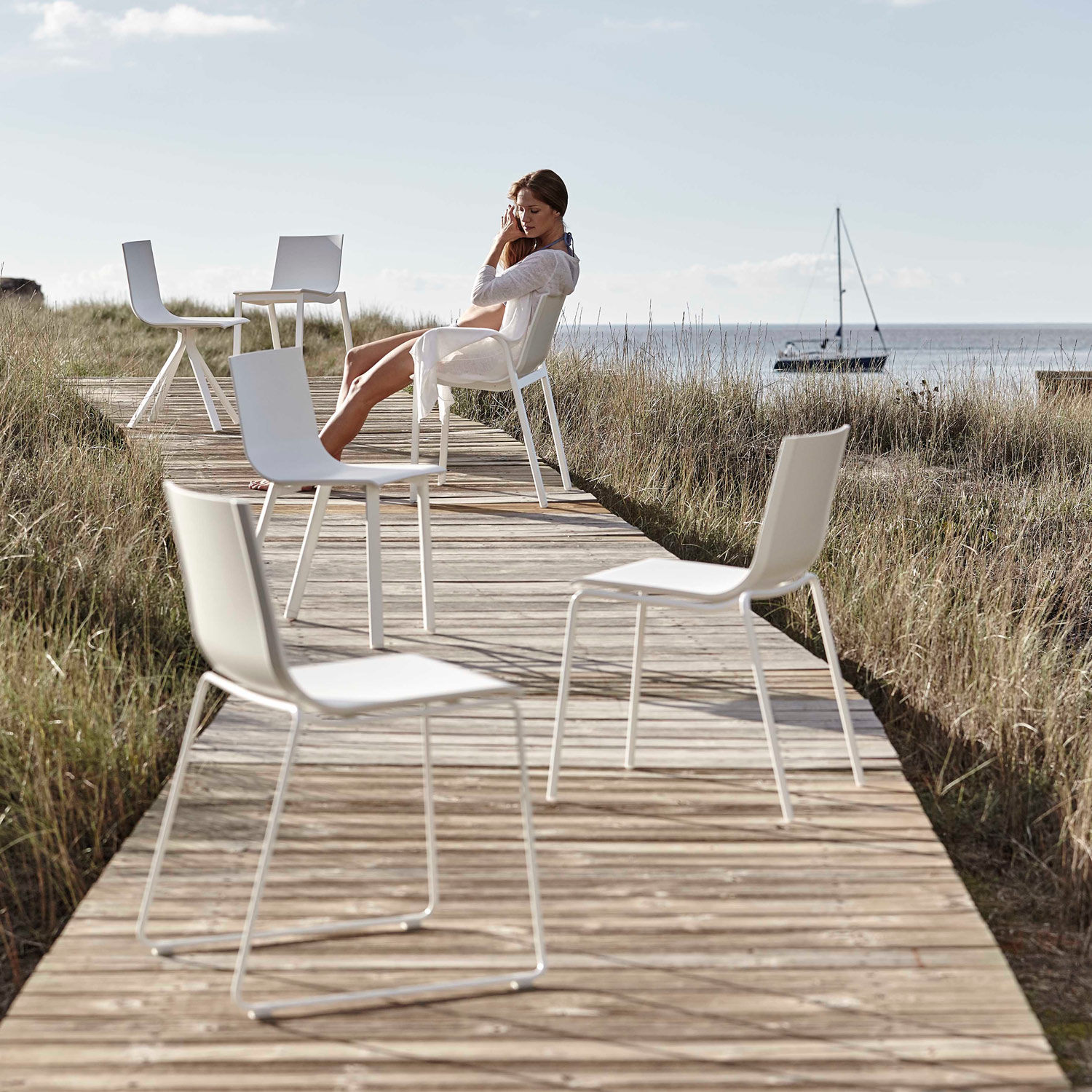 Stack eksklusive havemøbler med de helt enkle spisebordsstole i flere udgaver fra Gitz Design og Gandia Blasco
