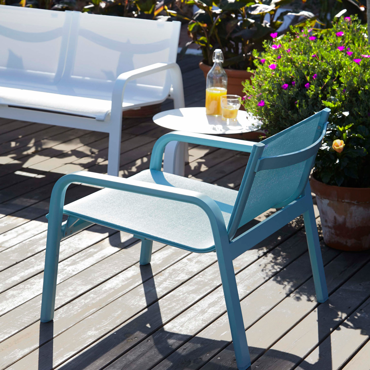 Stack eksklusive havemøbler og lænestol i den flotteste farve og det enkle design fra Gitz Design og Gandia Blasco