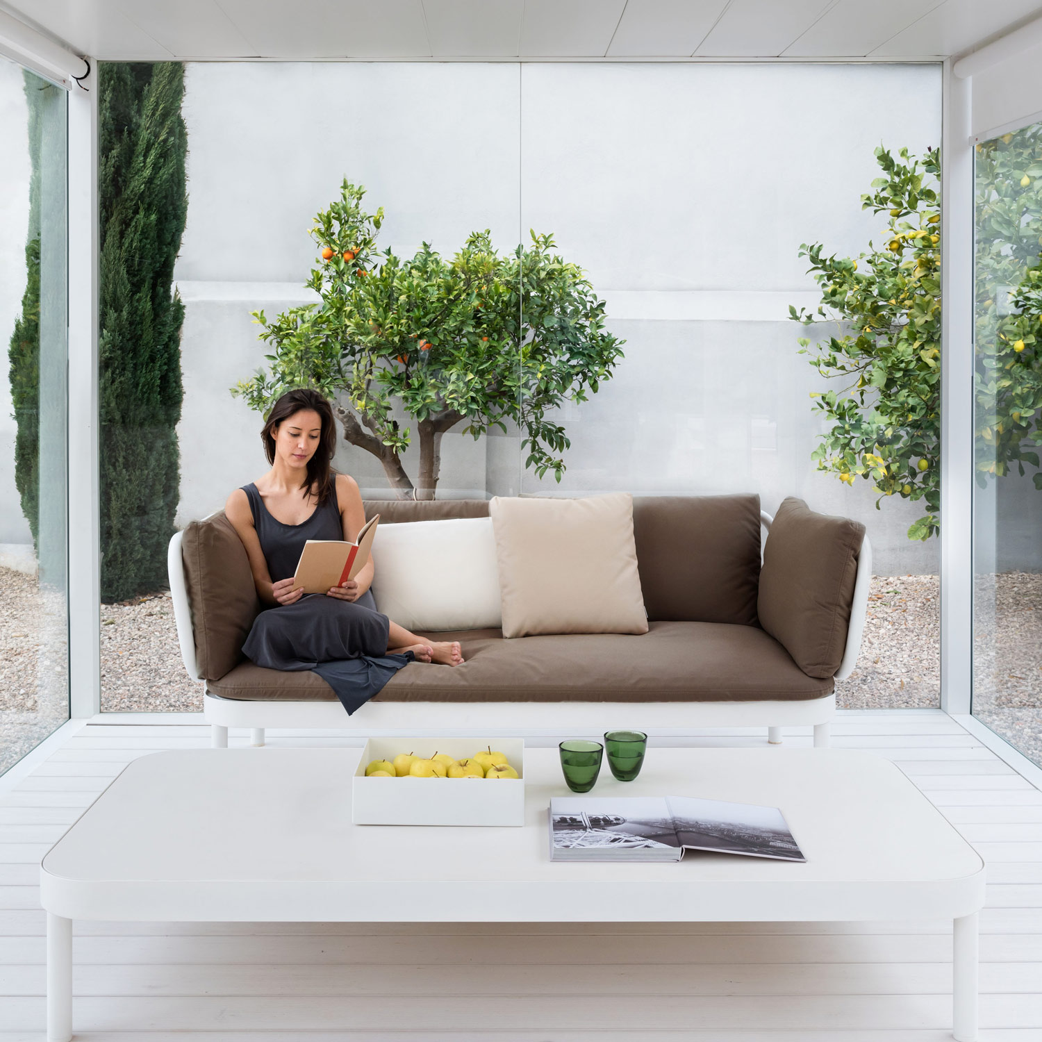 Tropez luksus havemøbler bruges til indretning i udestuen fra Gitz Design og Gandia Blasco