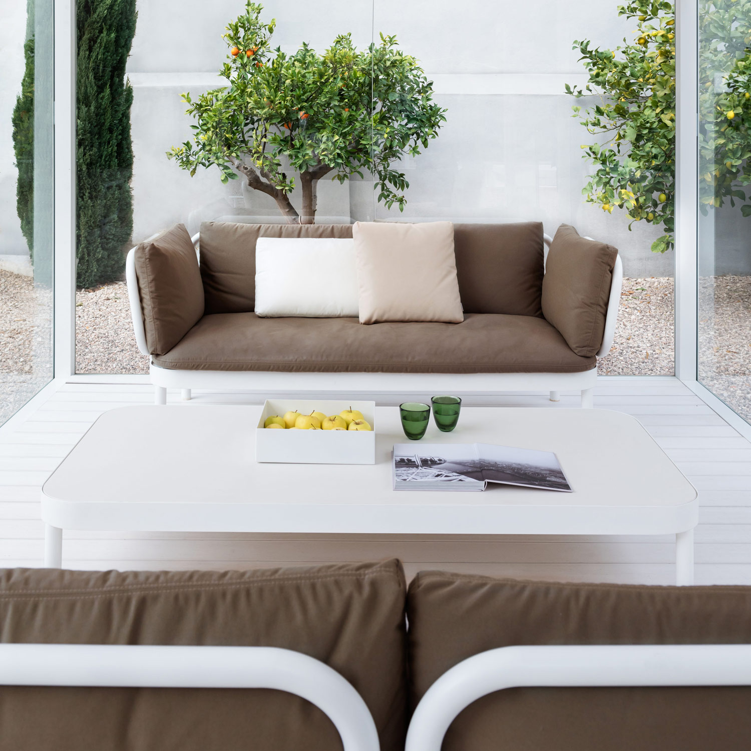 Tropez luksus havemøbler i elegante farver til både stel og hynder fra Gitz Design og Gandia Blasco
