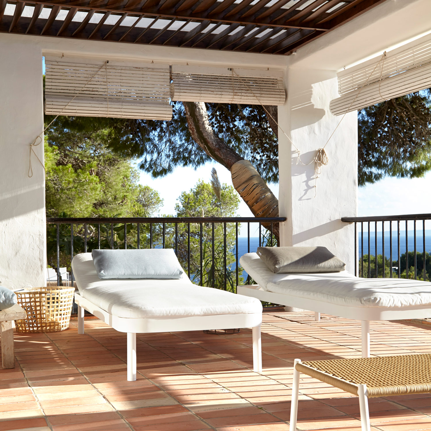Tropez luksus havemøbler med det flotteste liggestol med hynder i mange farver fra Gitz Design og Gandia Blasco