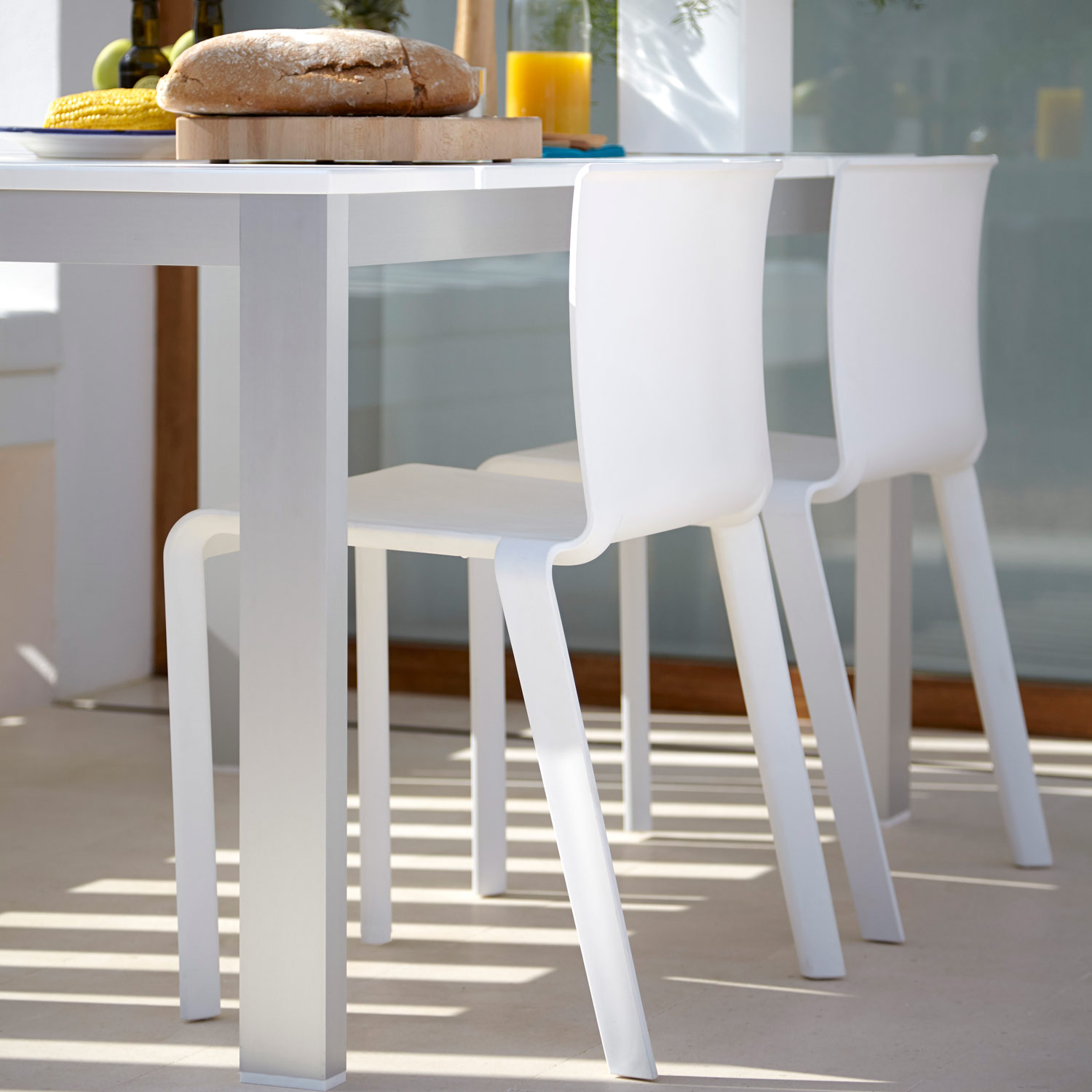Basic er en stabelstol fra Spanien og forhandles af Gitz Design