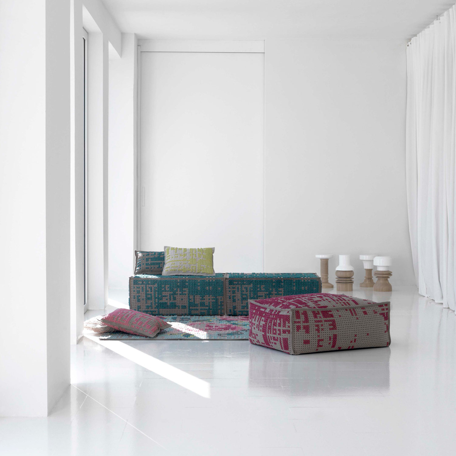 Tæppe spisebord og puf til sofa fra Canevas fra Gitz Design