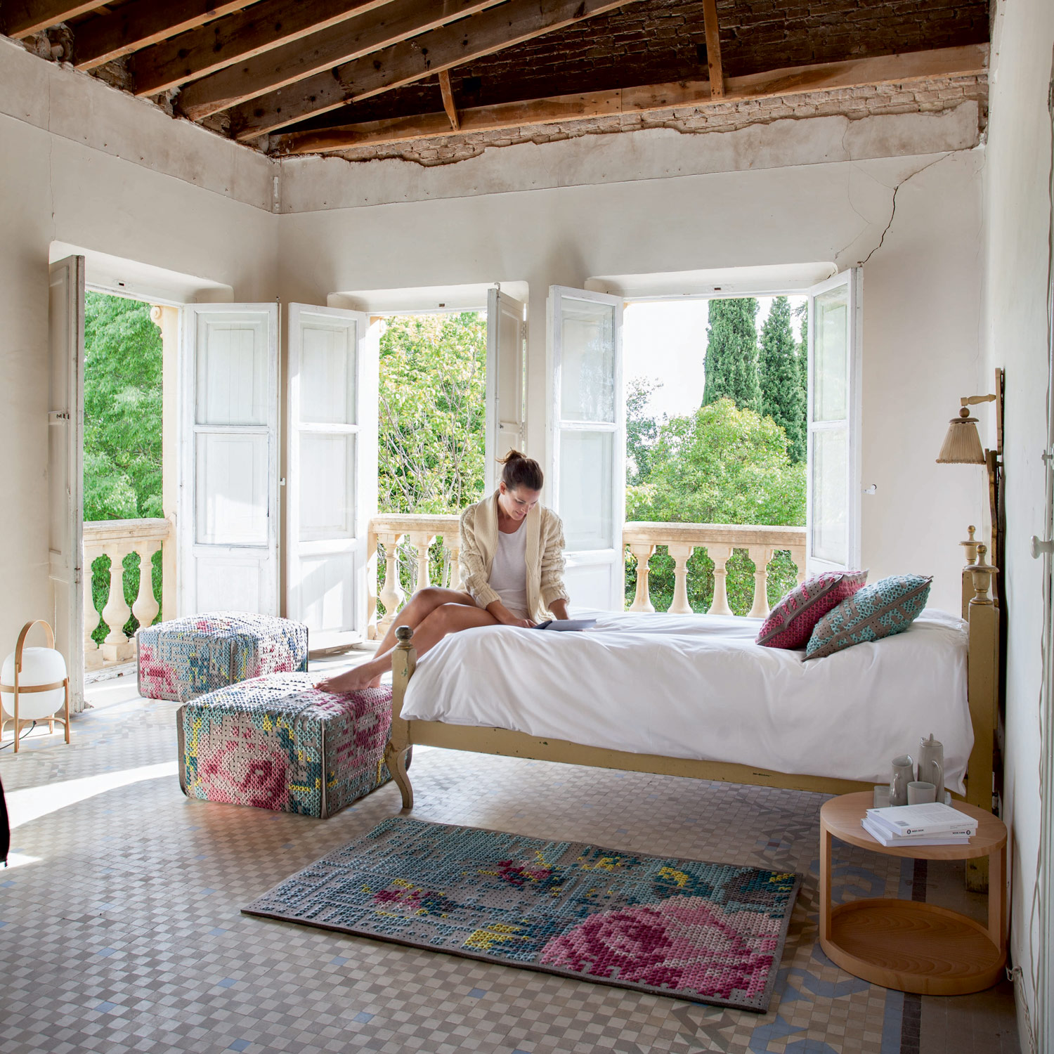 Tæppe spisebord og under seng i flot mønster fra Canevas og Gitz Design