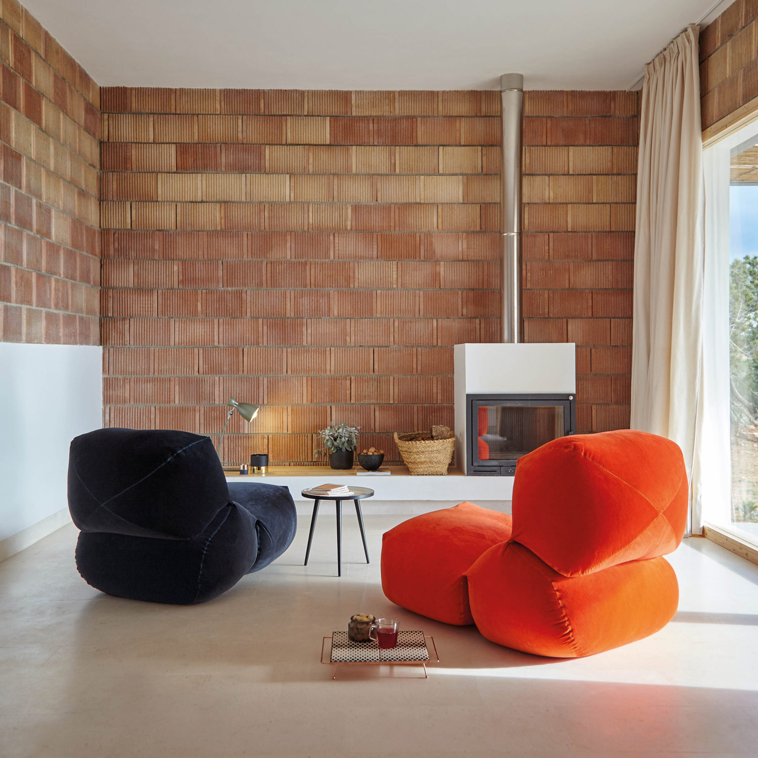 Velour stol i flotte detaljer og farver fra Grapy serien og Gitz Design